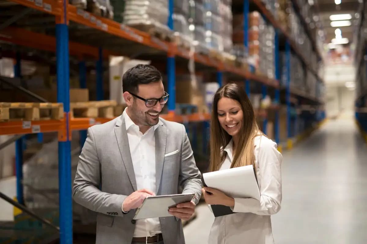 Colleagues collaborating in a warehouse